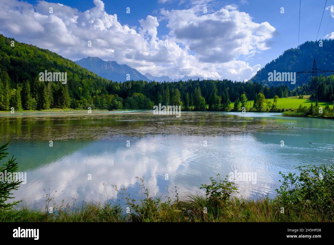 Sachensee près de Wallgau, Obernachkanal, haute-Bavière, Bavière, Allemagne Banque D'Images