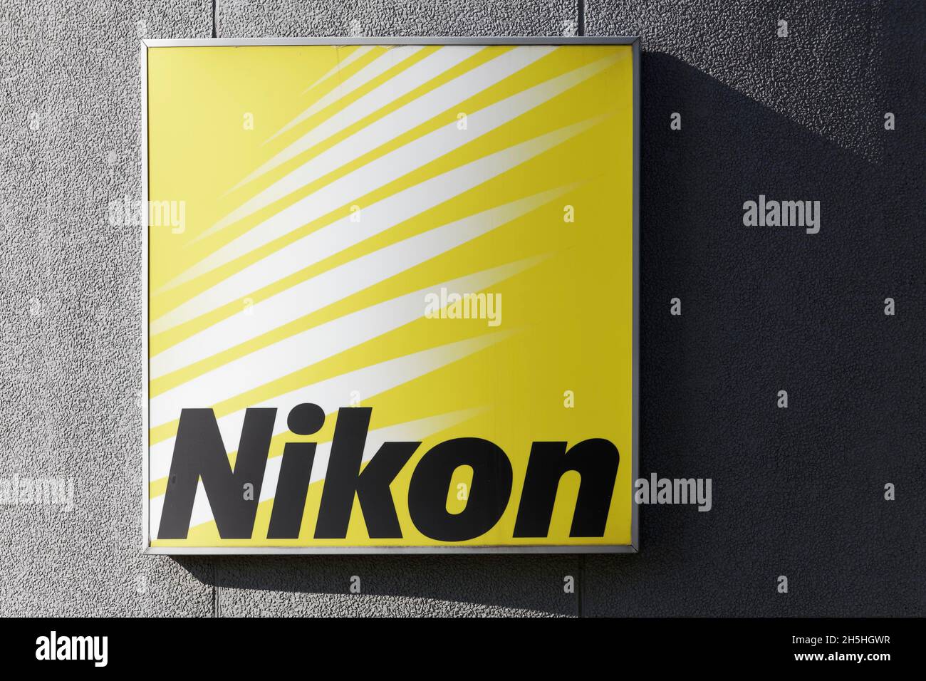 Nikon Corporation, logo sur le bâtiment, fabricant japonais d'appareils photo et d'optique, Ratingen, Rhénanie-du-Nord-Westphalie, Allemagne Banque D'Images
