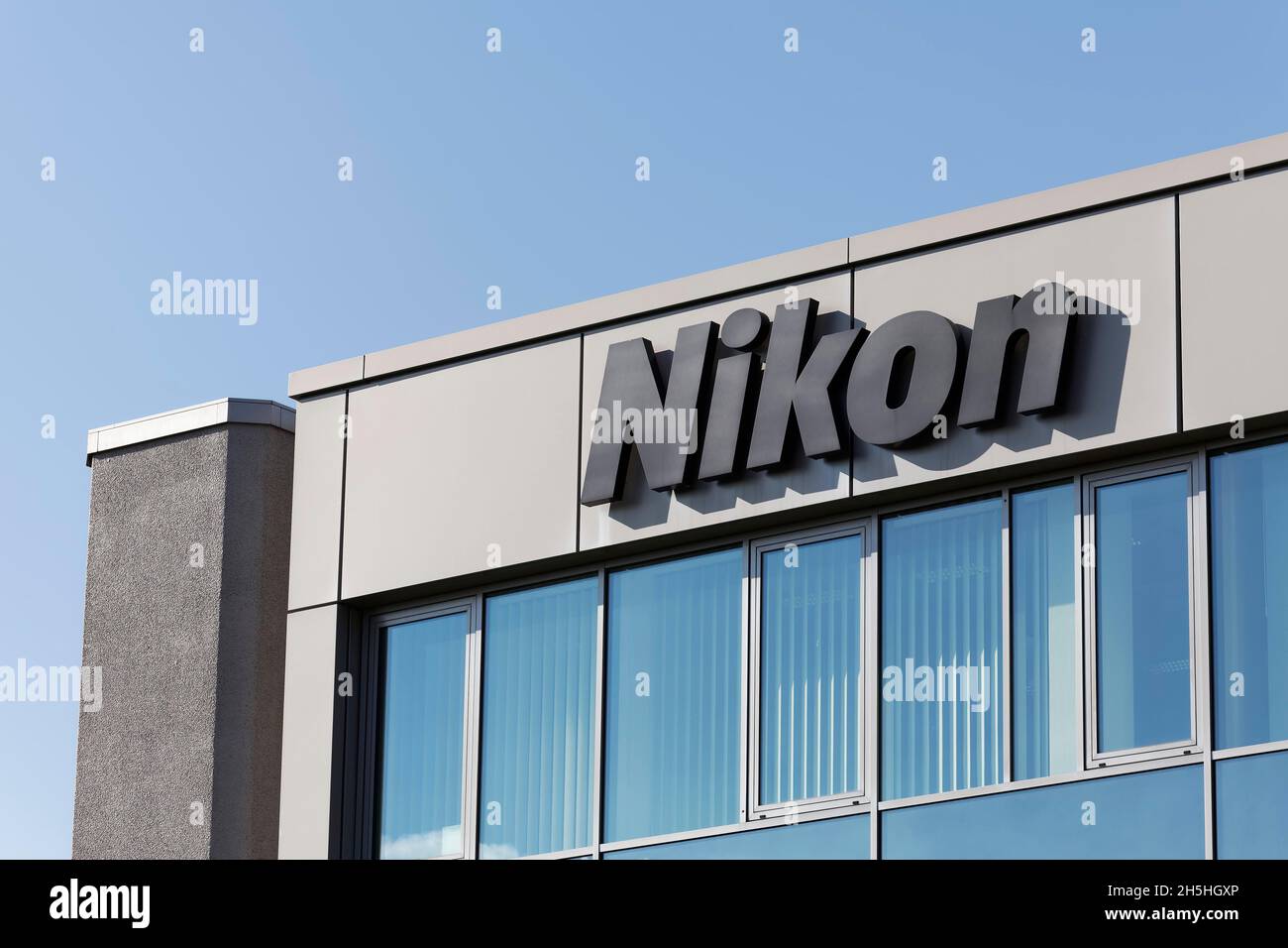 Nikon Corporation, logo sur le bâtiment, fabricant japonais d'appareils photo et d'optique, Ratingen, Rhénanie-du-Nord-Westphalie, Allemagne Banque D'Images