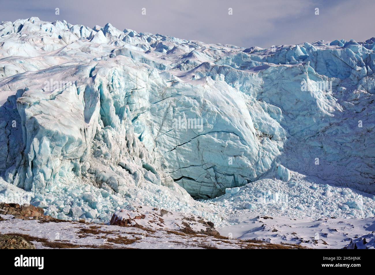 Grand front de glace d'un glacier avec crevasses et fissures, glacier Russel, Arctique, Amérique du Nord, district de Sisimiut,Qeqqata Kommunia, Kangerlussuaq Banque D'Images