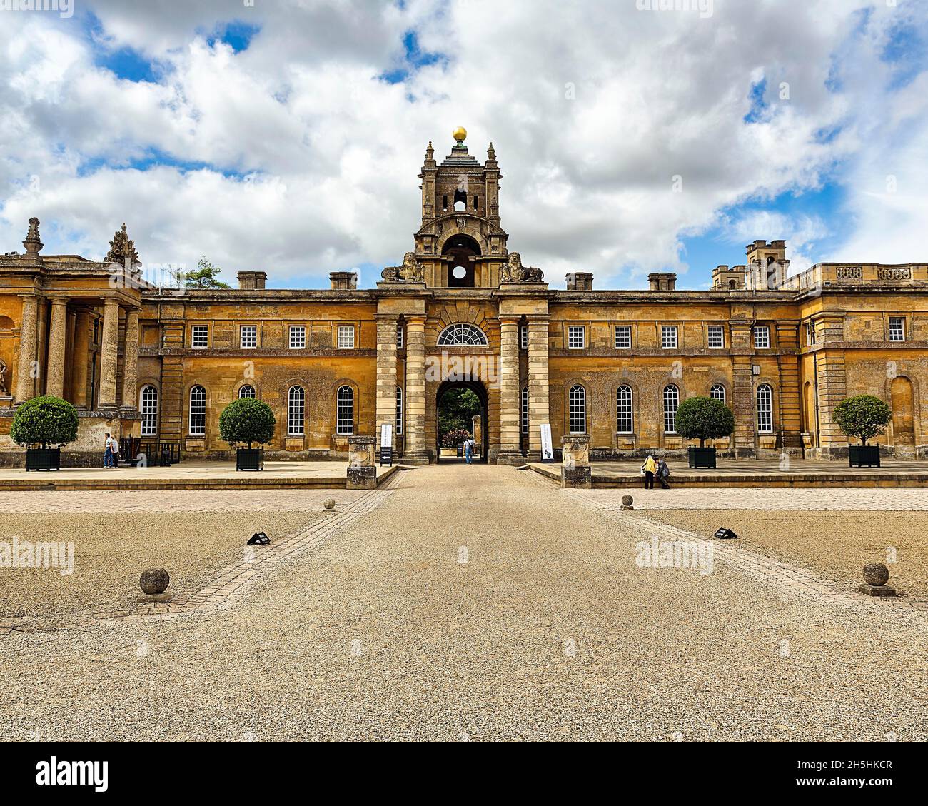 Palais de Blenheim avec des visiteurs, Woodstock, Oxfordshire, Angleterre, Royaume-Uni Banque D'Images