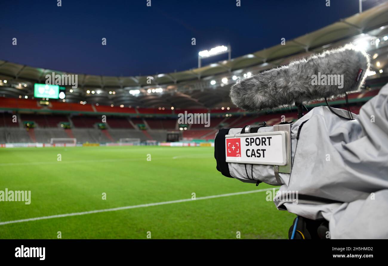 Caméra TV, Mercedes-Benz Arena à l'heure bleue, Stuttgart, Bade-Wurtemberg, Allemagne Banque D'Images