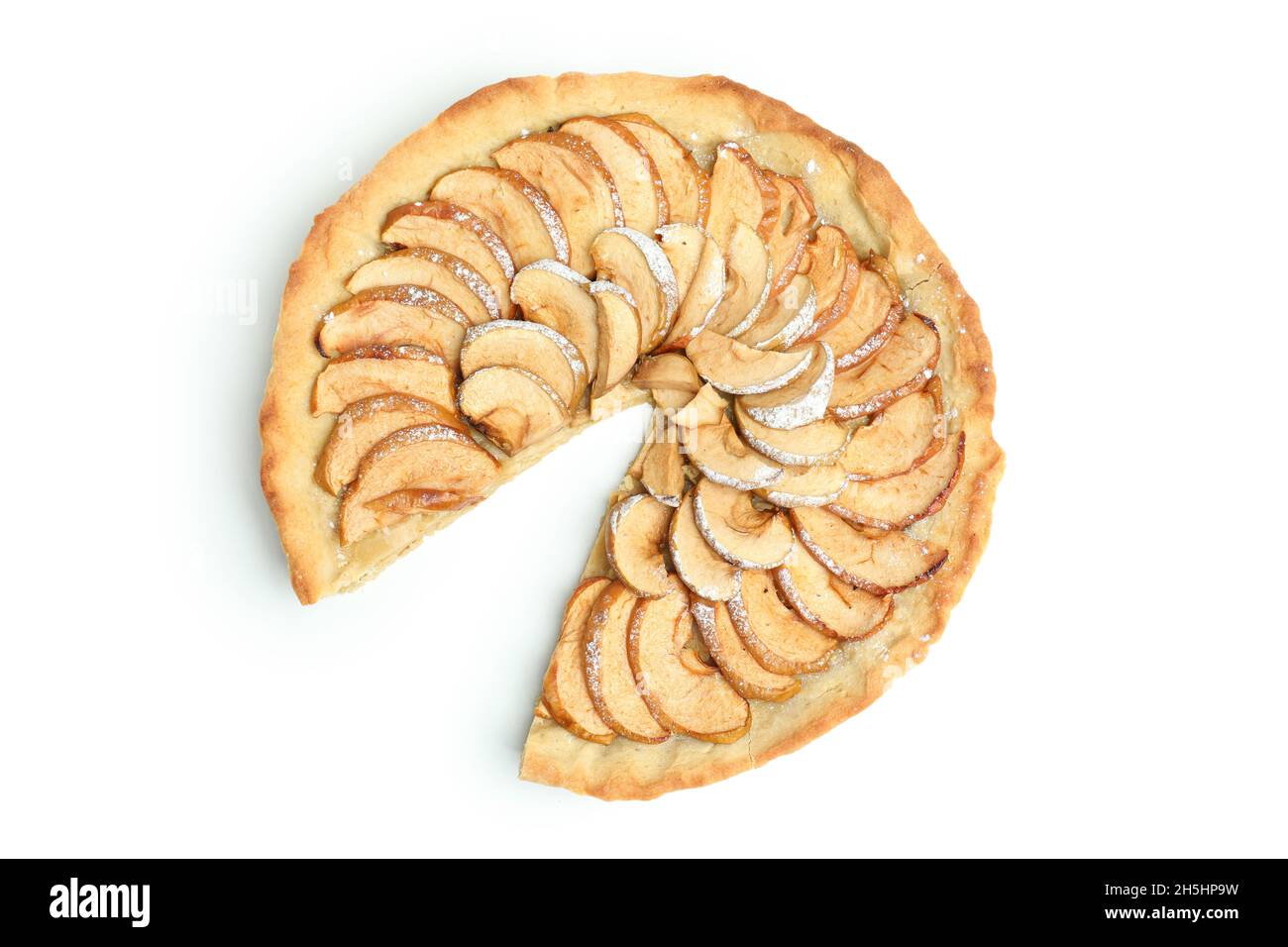 Tarte aux pommes coupée en tranches sur fond blanc Banque D'Images