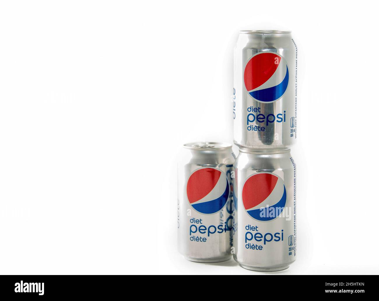 Petits canettes de Pepsi-Cola Diet par PepsiCo.9 novembre 2021 Banque D'Images