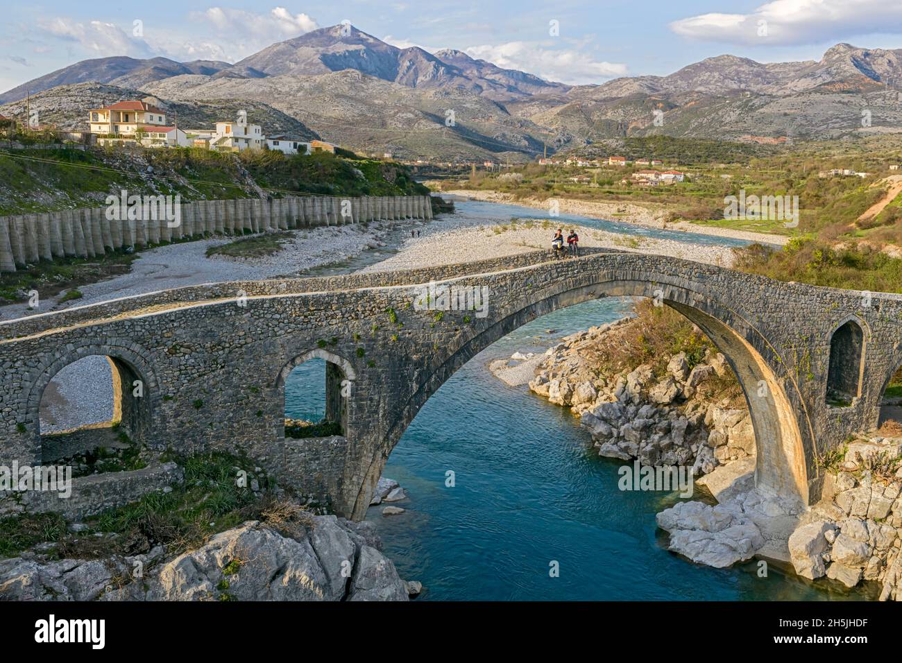 URA e Mesit, le célèbre pont ottoman au-dessus de la rivière Kiri, Shkodër, Albanie. Banque D'Images