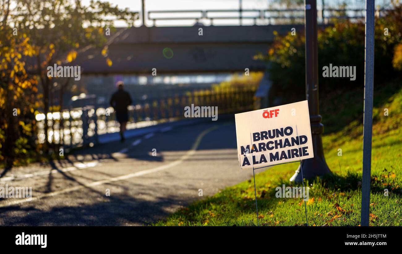 Affiche électronique de Bruno Marchand qui a été élu maire de la ville de Québec au Québec, Canada, le 7 novembre 2021 Banque D'Images