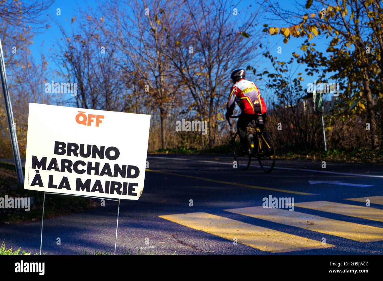 Affiche électronique de Bruno Marchand qui a été élu maire de la ville de Québec au Québec, Canada, le 7 novembre 2021 Banque D'Images