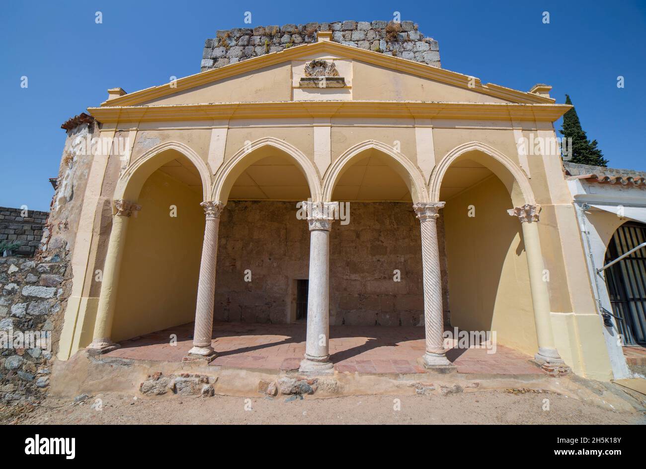 Alcazaba de Merida, complexe de la citadelle arabe.Portique néo-gothique.Estrémadure, Espagne Banque D'Images Alcazaba de Merida, complexe de la citadelle arabe.Portique néo-gothique.Estrémadure, Espagne Banque D'Images