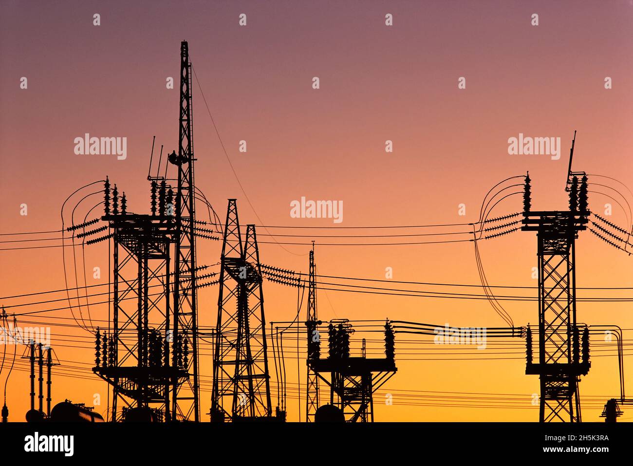 Les lignes d'énergie électrique à la tombée de l'Ontario, Canada Banque D'Images