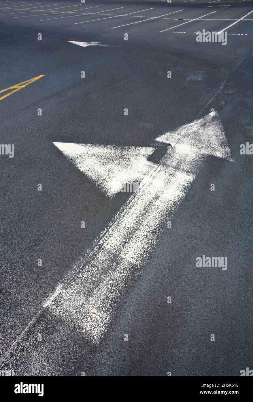 Les flèches dans le garage de stationnement de l'Hôpital général de Vancouver, Vancouver, Colombie-Britannique, Canada Banque D'Images