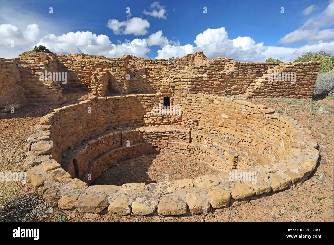 Kiva, une structure en pierre utilisée par les Puebloans comme lieu de cérémonie ou de rencontre politique dans le parc national de Mesa Verde Banque D'Images