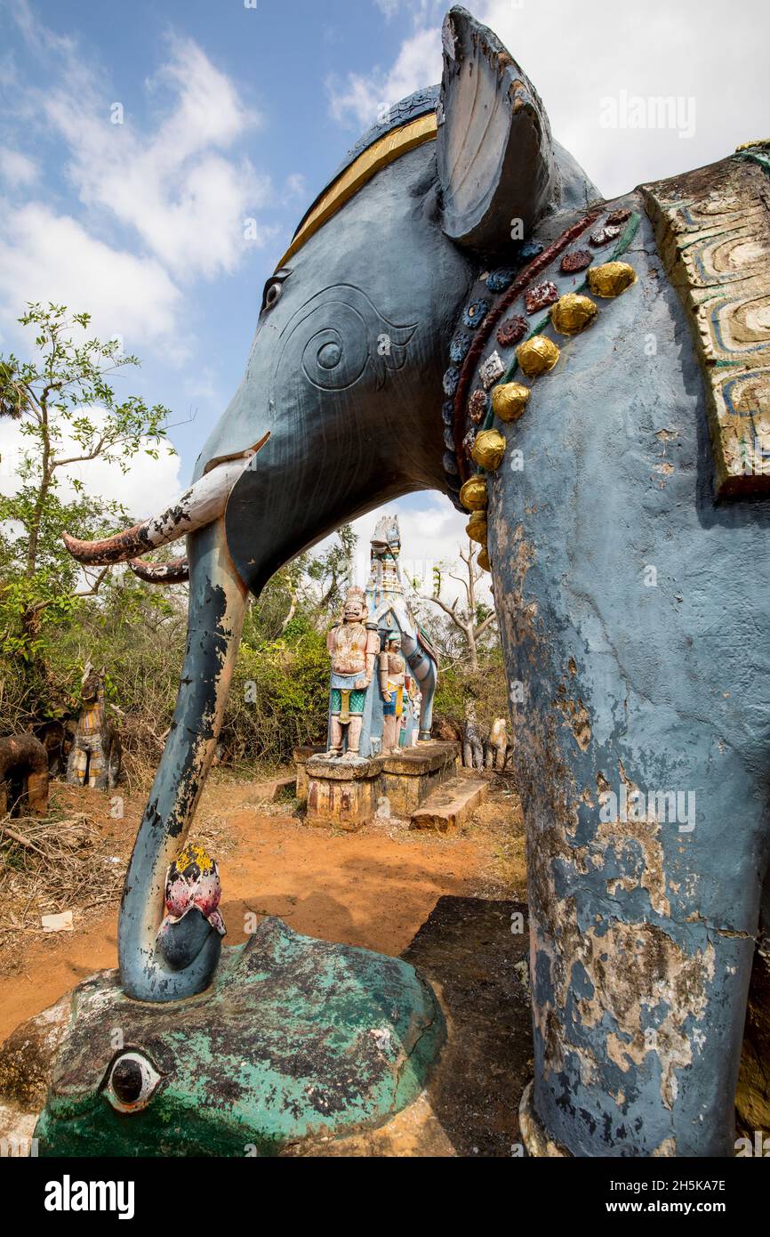 Statue d'éléphant en terre cuite Banque de photographies et d'images à  haute résolution - Alamy