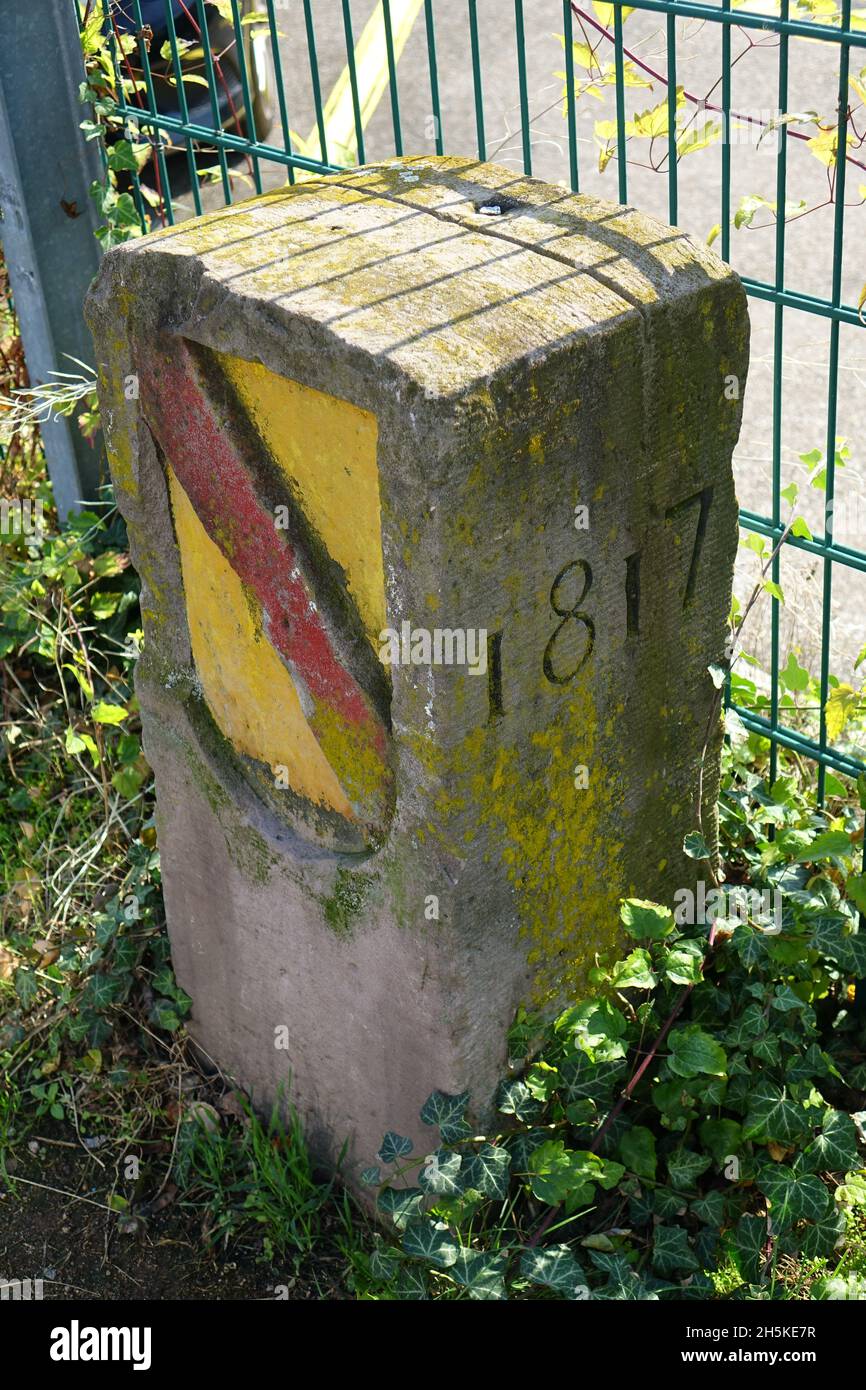 Borderstone # 1 de la frontière suisse allemande près du Rhin, Kleinhüningen, Bâle, Suisse et Weil am Rhein, Bade-Wurtemberg, Allemagne Banque D'Images