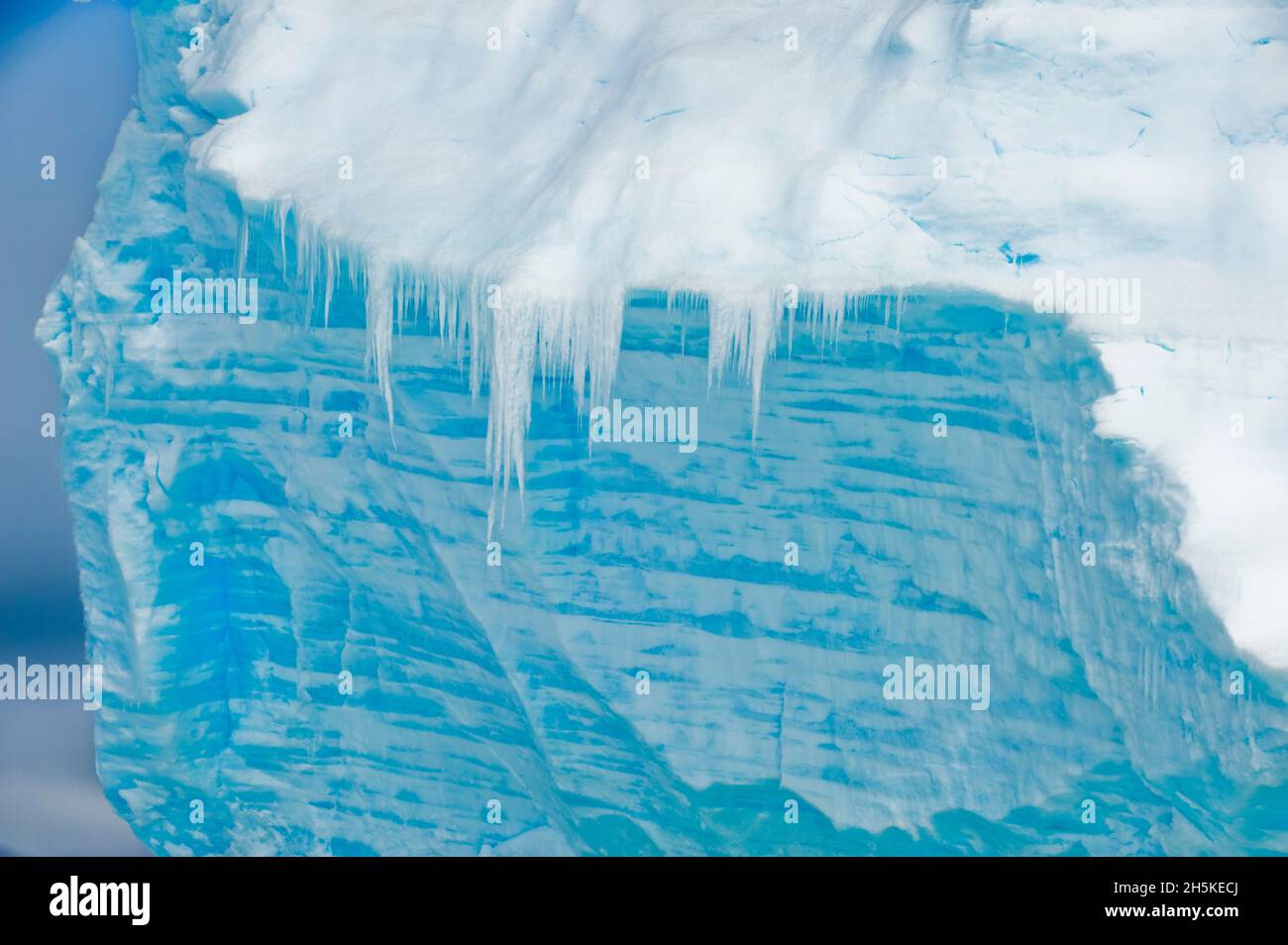 Résumé en gros plan des glaces et de la glace turquoise à Cierva Cove, dans la baie Hughes; péninsule antarctique, Antarctique Banque D'Images