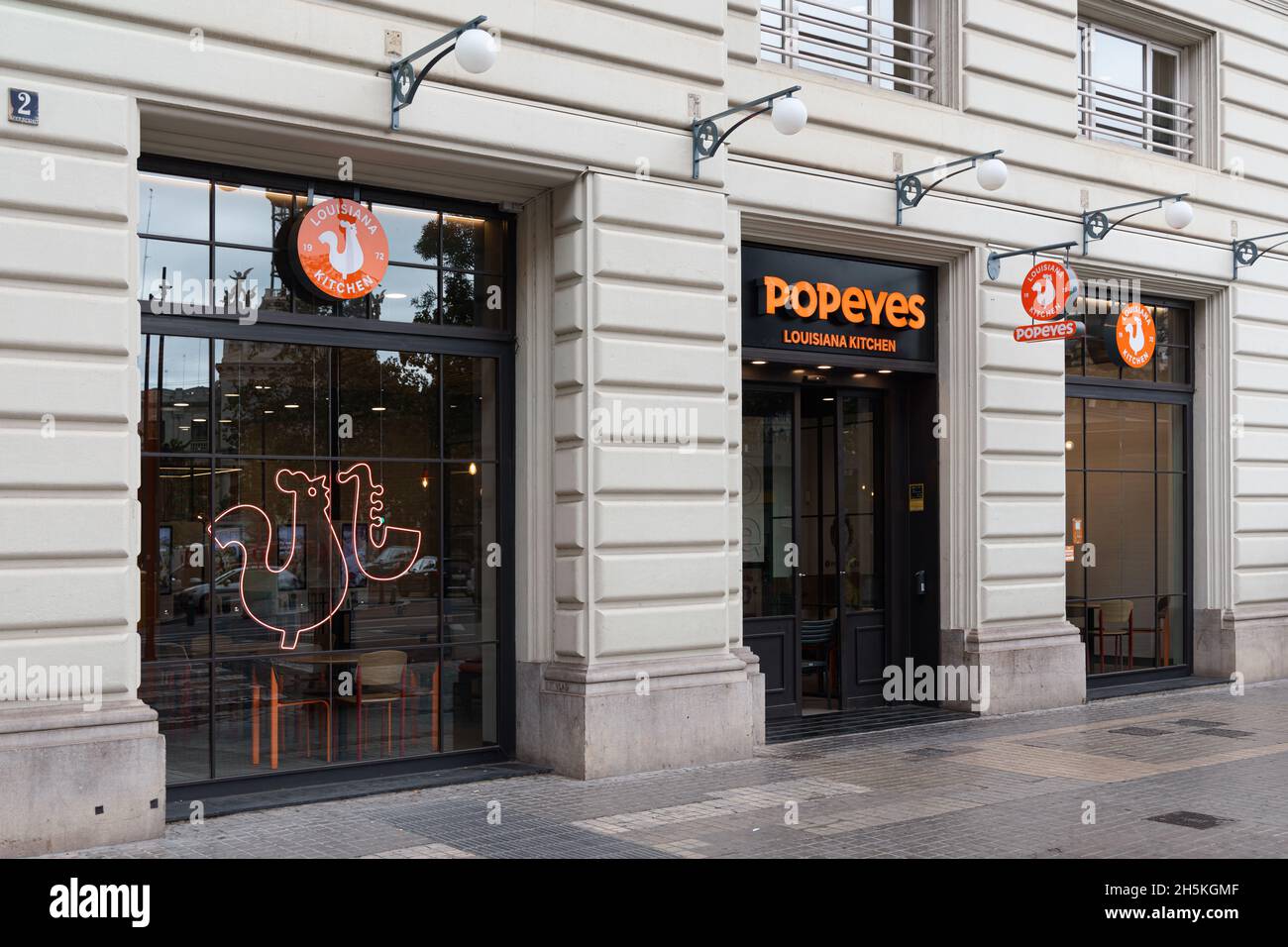 VALENCIA, ESPAGNE - 10 NOVEMBRE 2021 : Popeyes est une chaîne multinationale américaine de restaurants de fast-food au poulet frit Banque D'Images