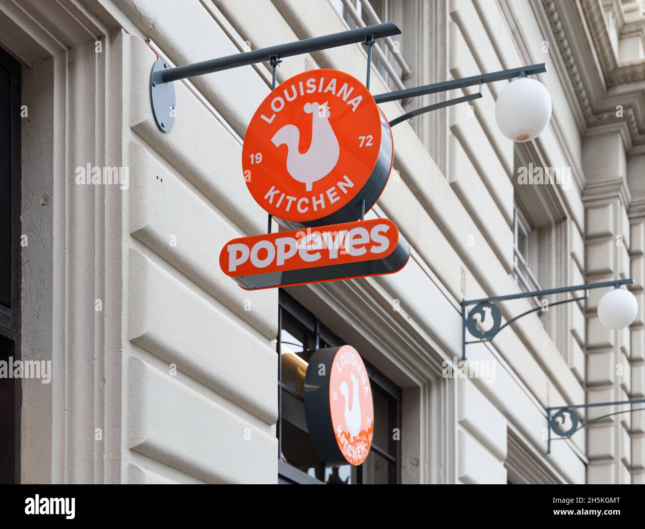 VALENCIA, ESPAGNE - 10 NOVEMBRE 2021 : Popeyes est une chaîne multinationale américaine de restaurants de fast-food au poulet frit Banque D'Images
