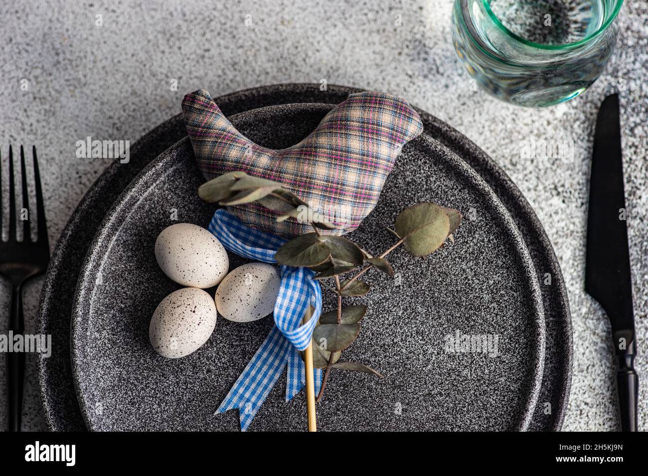 Table festive pour le dîner de pâques Banque D'Images