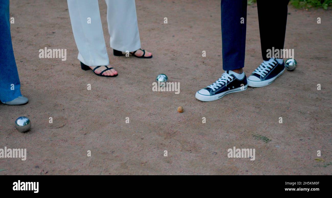 Une photo d'une partie de pétanque Banque D'Images