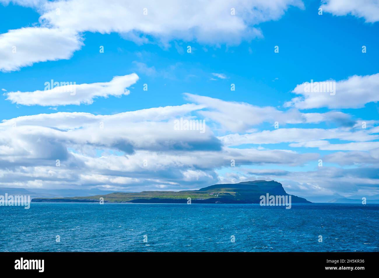 Vue de l'île ferry Norrona à l'approche des îles Féroé; îles Féroé, Danemark Banque D'Images