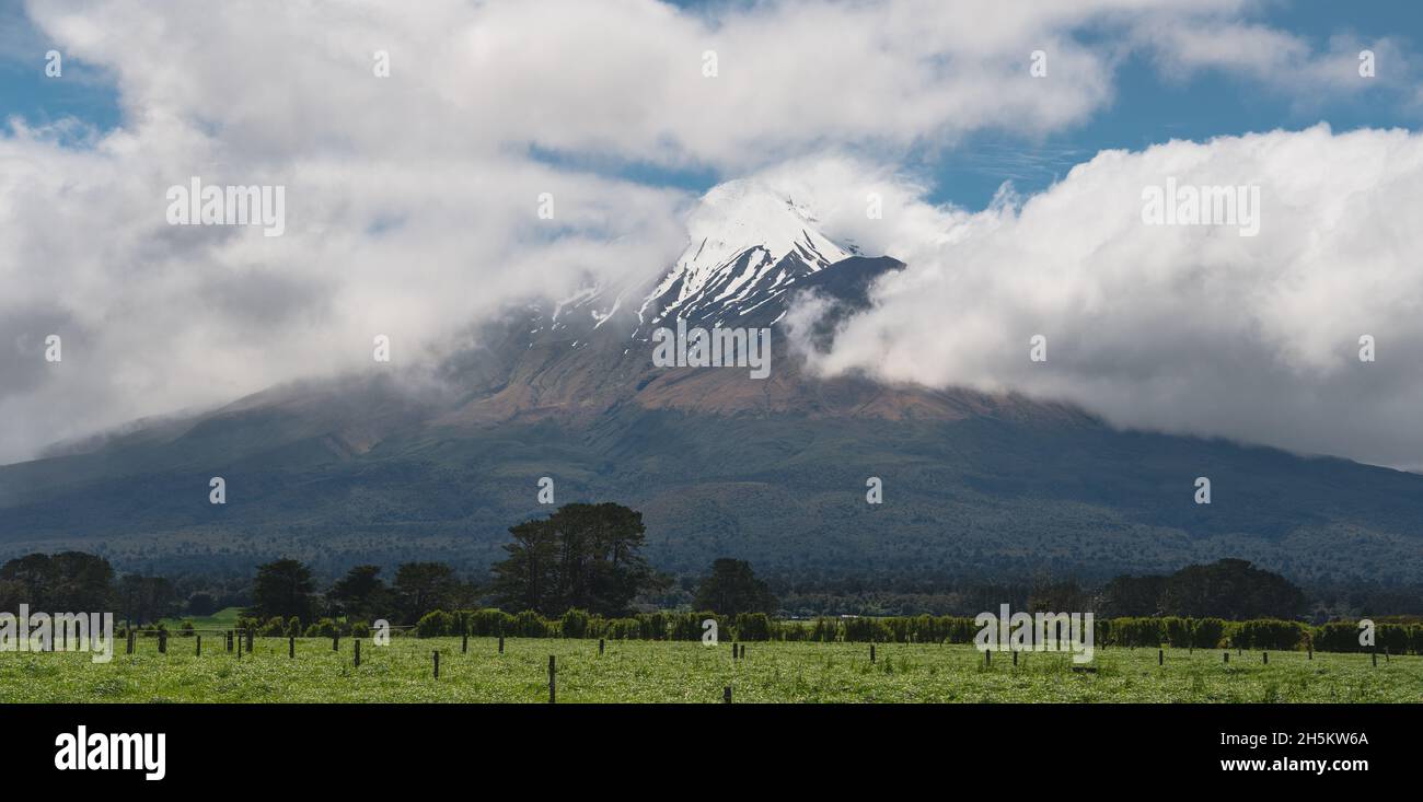 Vue sur le montTaranaki (Mt.Egmont), Nouvelle-Zélande Banque D'Images