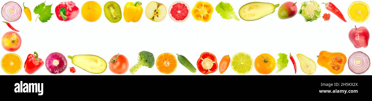 Cadre à partir de légumes et de fruits délicieux et frais isolés sur fond blanc. Banque D'Images
