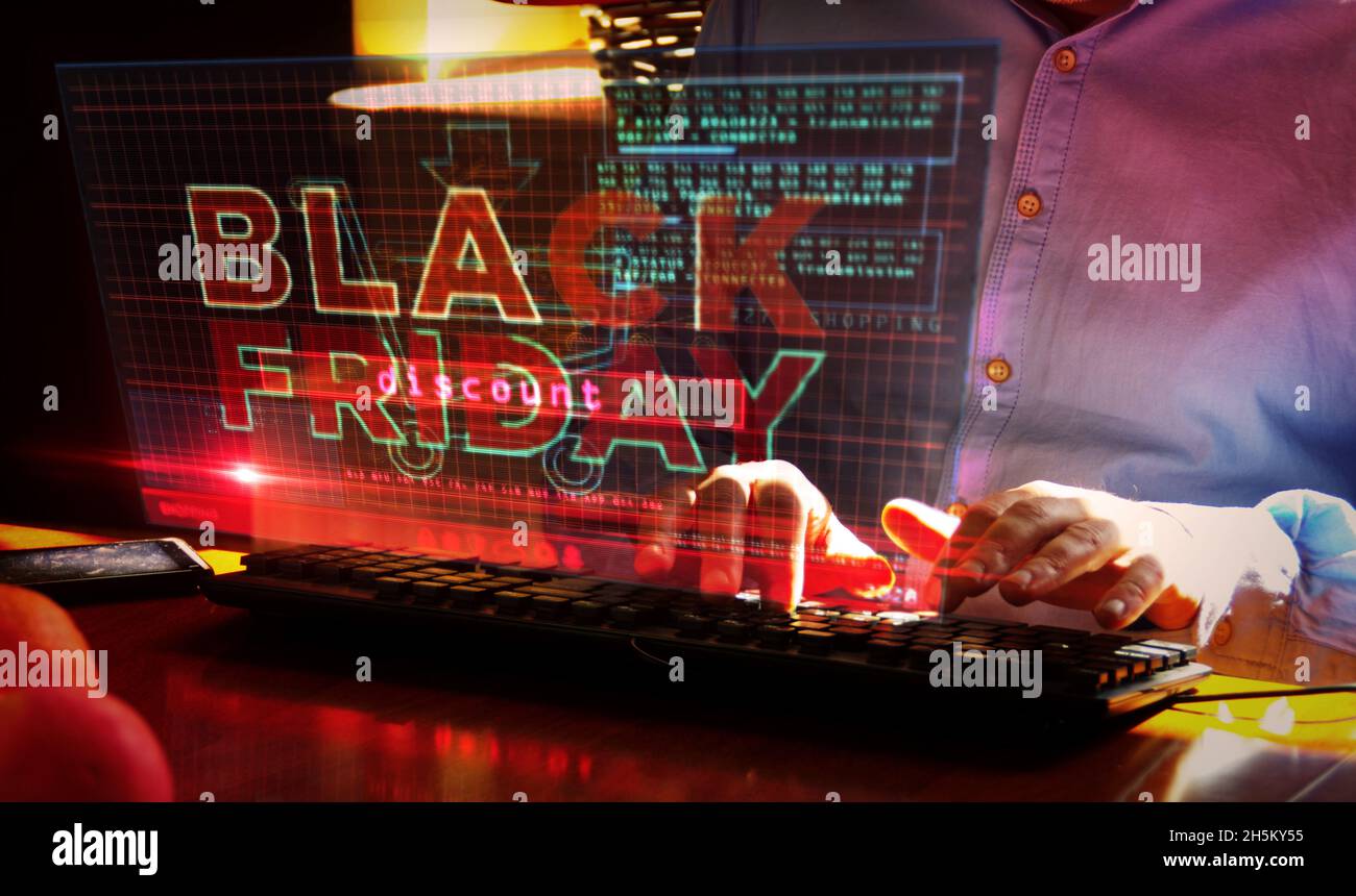 Vendredi noir sur l'écran de l'ordinateur.Grande vente, offre spéciale, shopping et offre spéciale concept 3d abstrait avec effet de glitch.Homme tapant le clavier. Banque D'Images