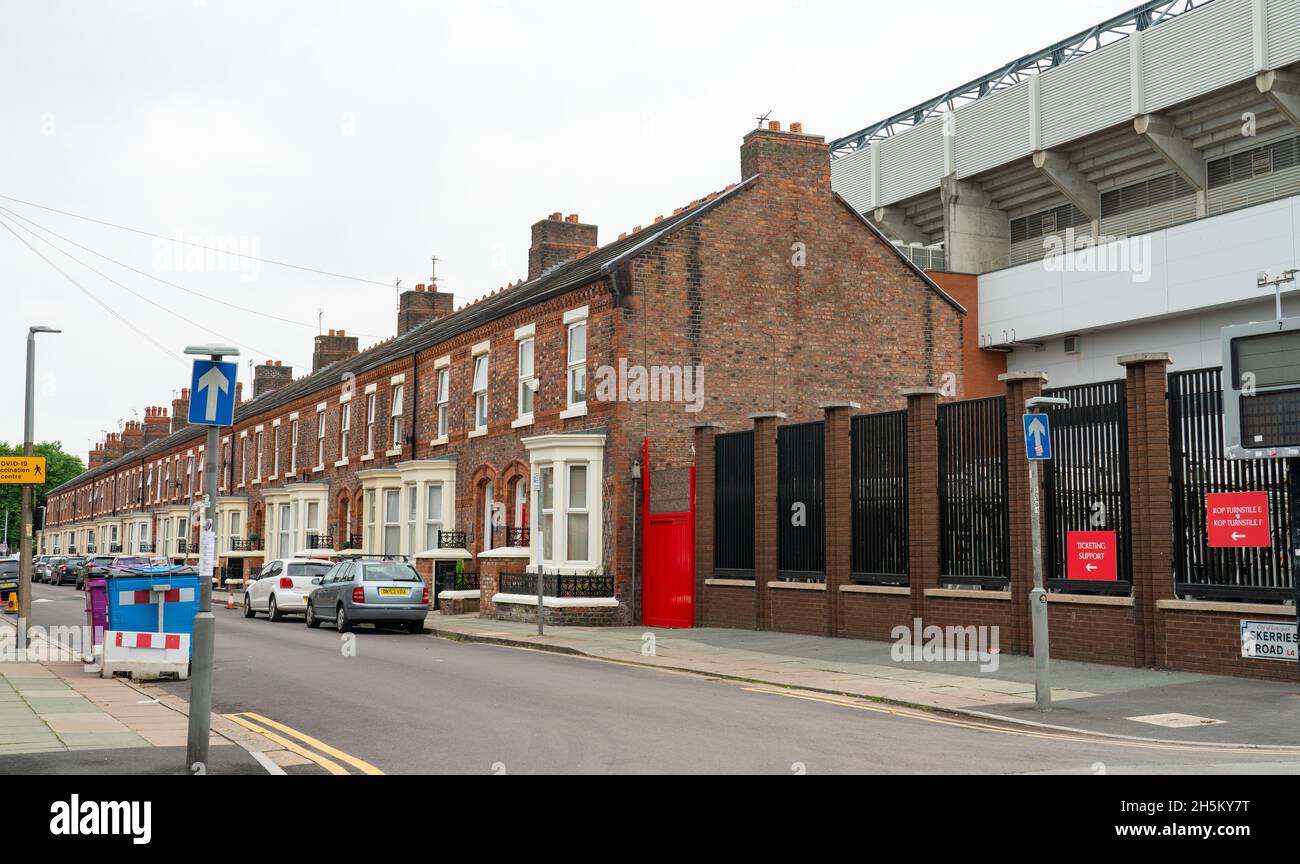 Skerries Road, à l'ombre du stand Kenny Dalglish du stade Anfield du club de football de Liverpool.Photo prise en septembre 2021. Banque D'Images