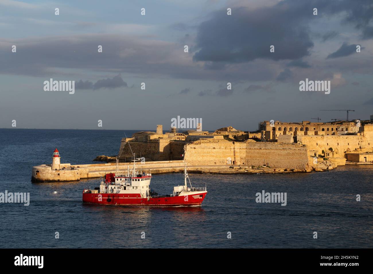 Phare de fort Ricasoli à Ricasoli East Breakwater et fort Rikasoli, Valletta, Malte Banque D'Images