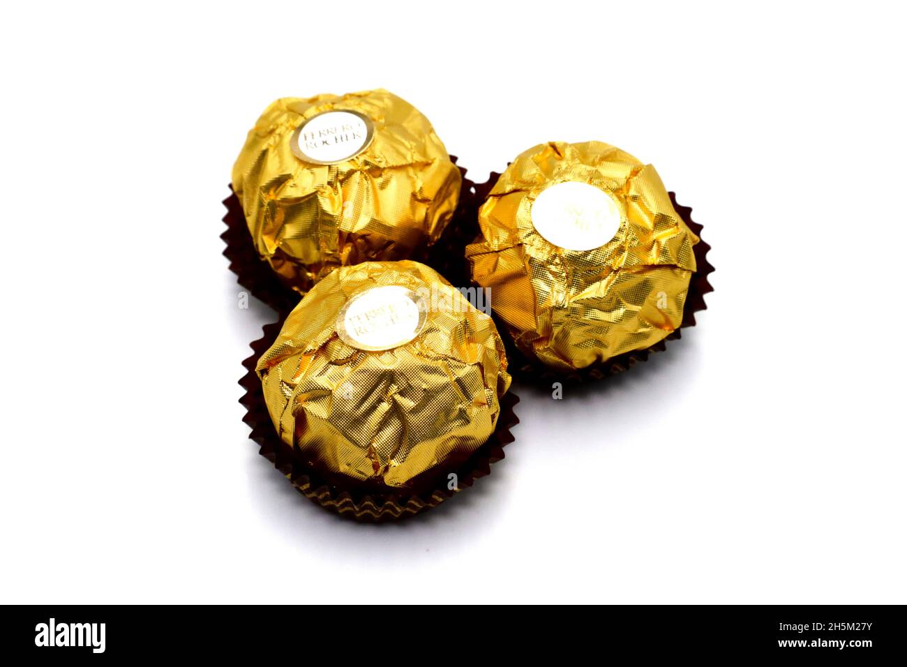Bonbons au chocolat de grande qualité FERRERO ROCHER Photo Stock - Alamy