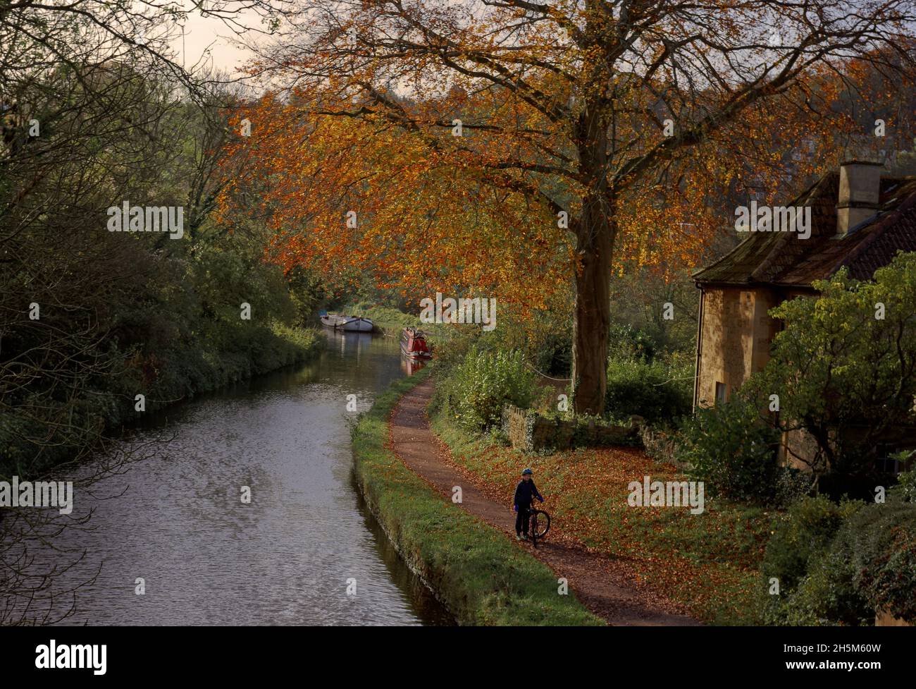 baignoire sur le canal de kennett et avon Banque D'Images