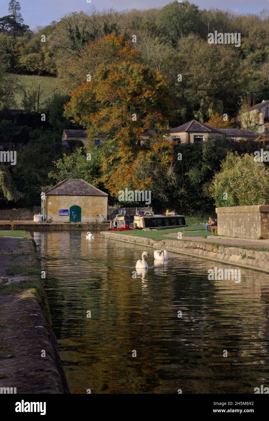 baignoire sur le canal de kennett et avon Banque D'Images