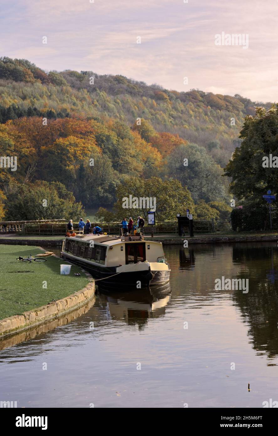 baignoire sur le canal de kennett et avon Banque D'Images