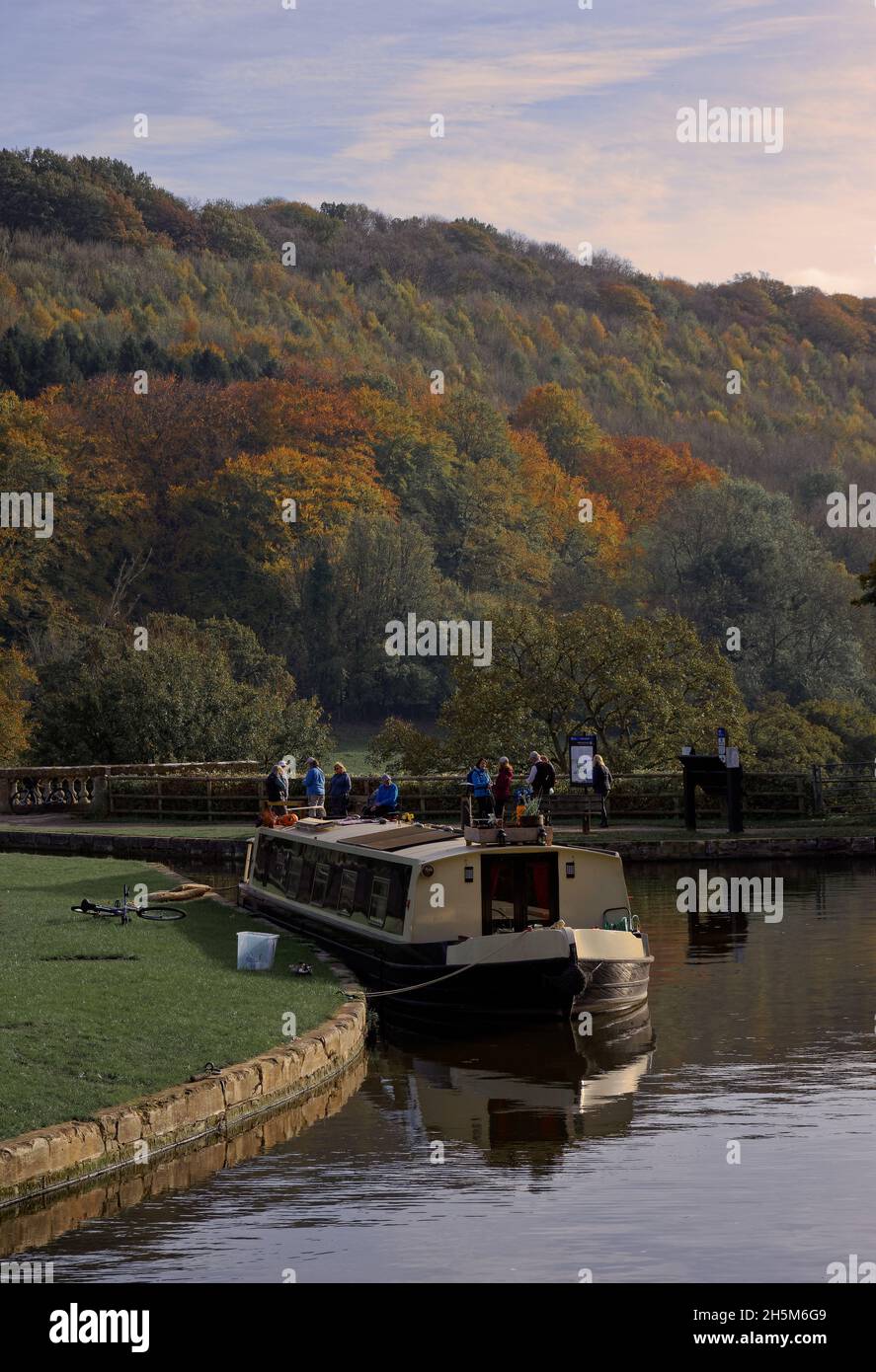 baignoire sur le canal de kennett et avon Banque D'Images