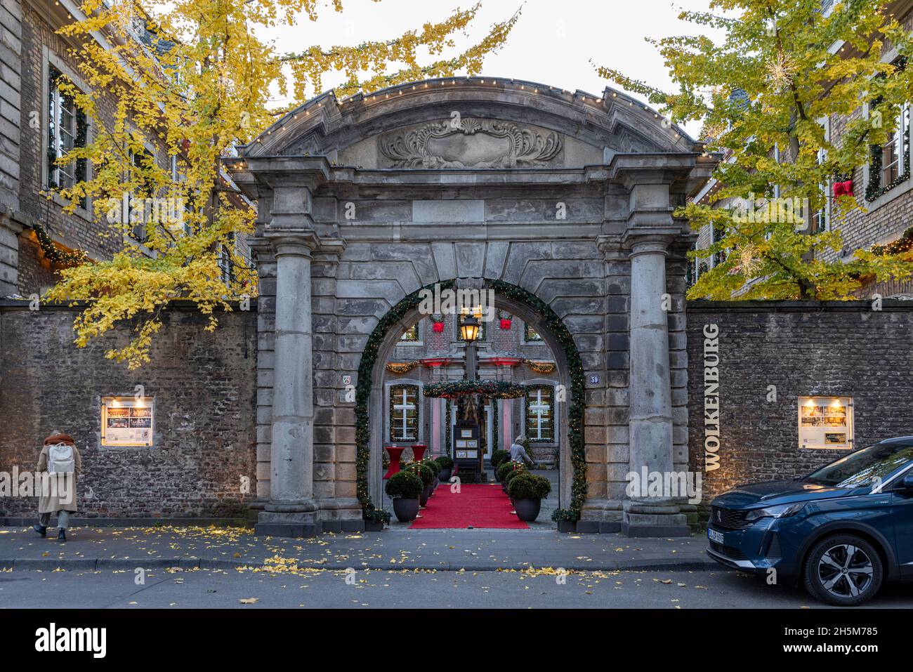 Les bâtiments du centre-ville de Cologne viennent de différentes périodes Banque D'Images