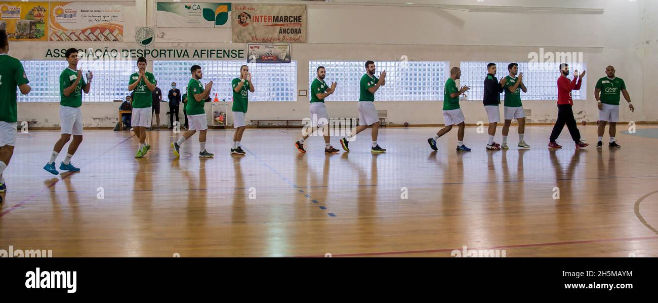 Viana do Castelo, Portugal - 30 octobre 2021: A.D. Aficense joueur en action contre Manabola, compte de jeu pour la 3ème division nationale de Handball. Banque D'Images