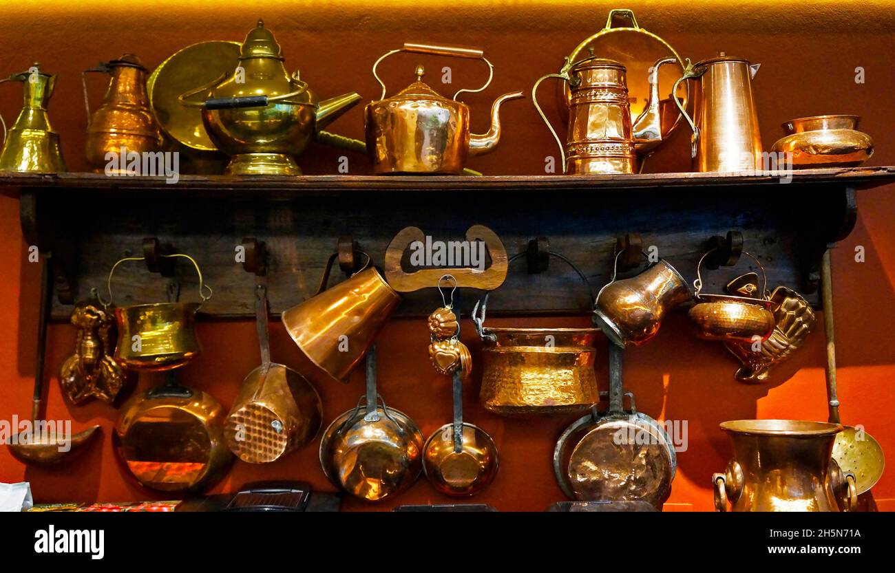 Ustensiles de cuisine en cuivre, Tiradentes, Minas Gerais, Brésil Banque D'Images