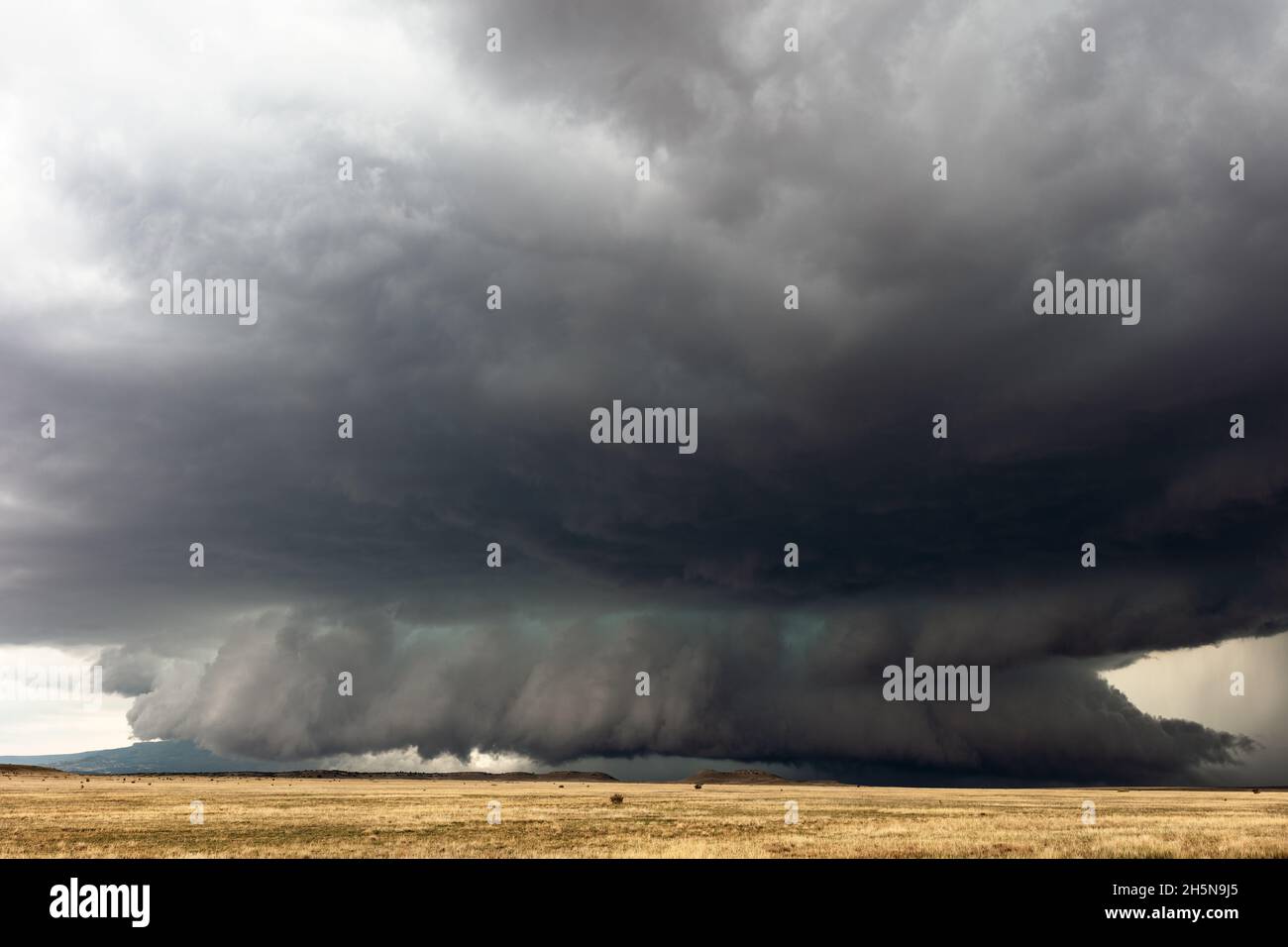 Ciel orageux et nuage de mur sinistre sous un orage de supercellules près de Kim, Colorado Banque D'Images
