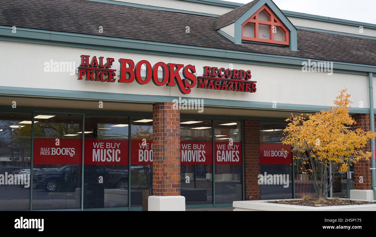 Half Price Books Store situé dans un centre commercial. Banque D'Images