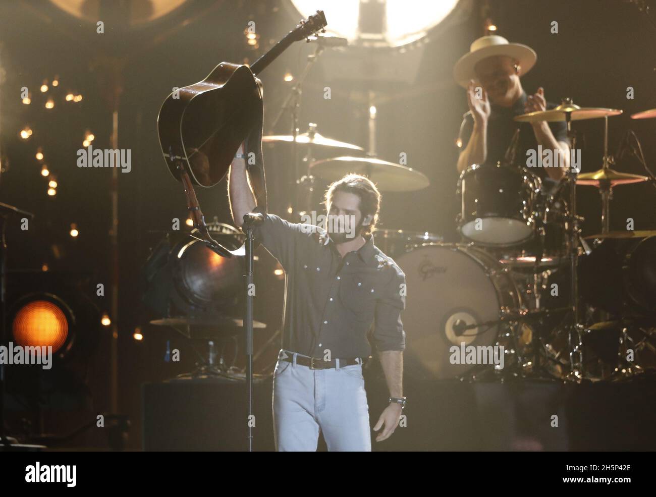 Nashville, États-Unis.10 novembre 2021.Thomas Rhett se produit au 55e prix CMA annuel au Bridgestone Arena de Nashville, Tennessee, le mercredi 10 novembre 2021.Photo de John Angelillo/UPI crédit: UPI/Alay Live News Banque D'Images