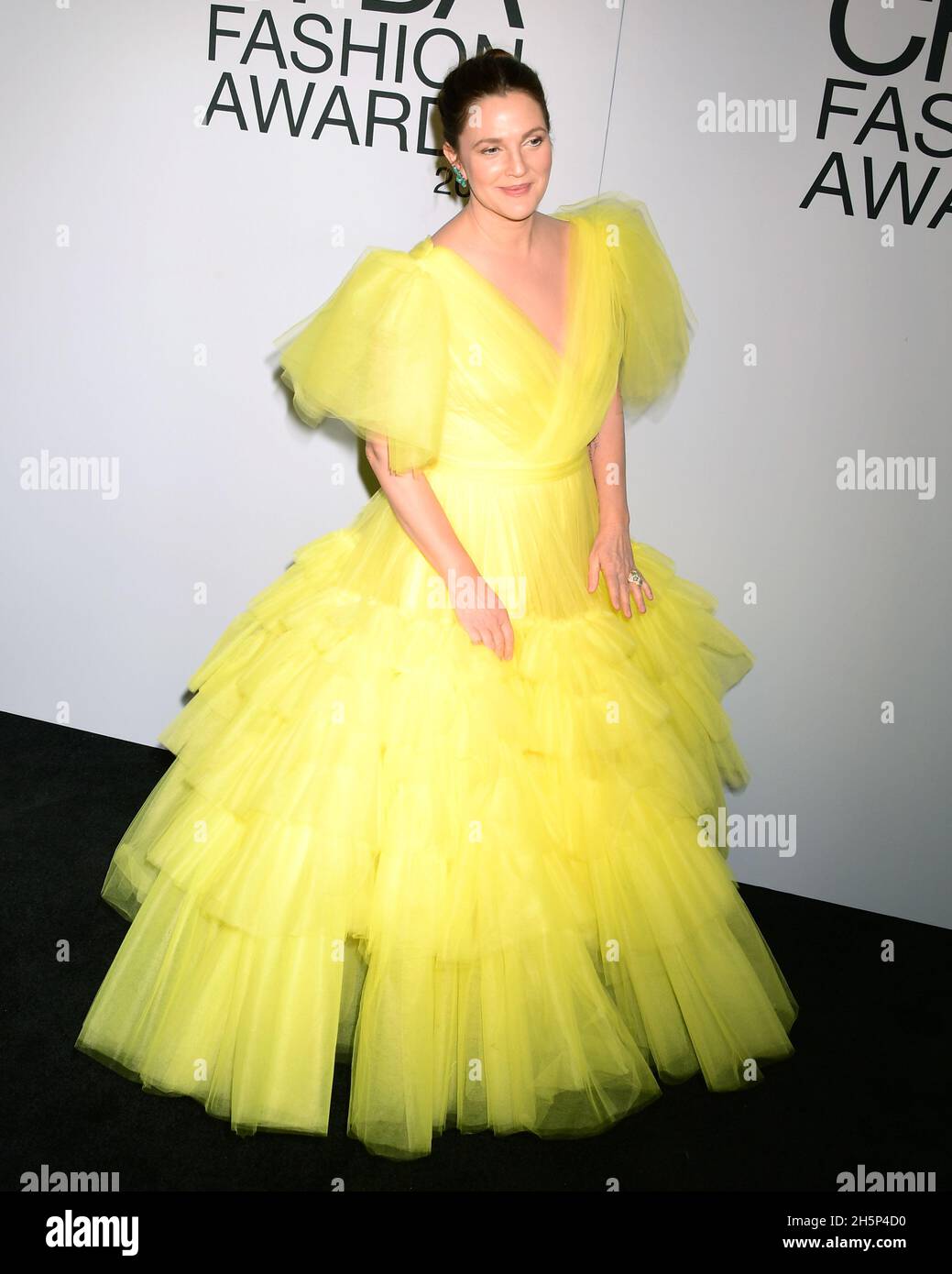 Drew Barrymore arrive pour les Prix de mode 2021 de la CFDA crédit : Jennifer Graylock/Alay Live News Banque D'Images