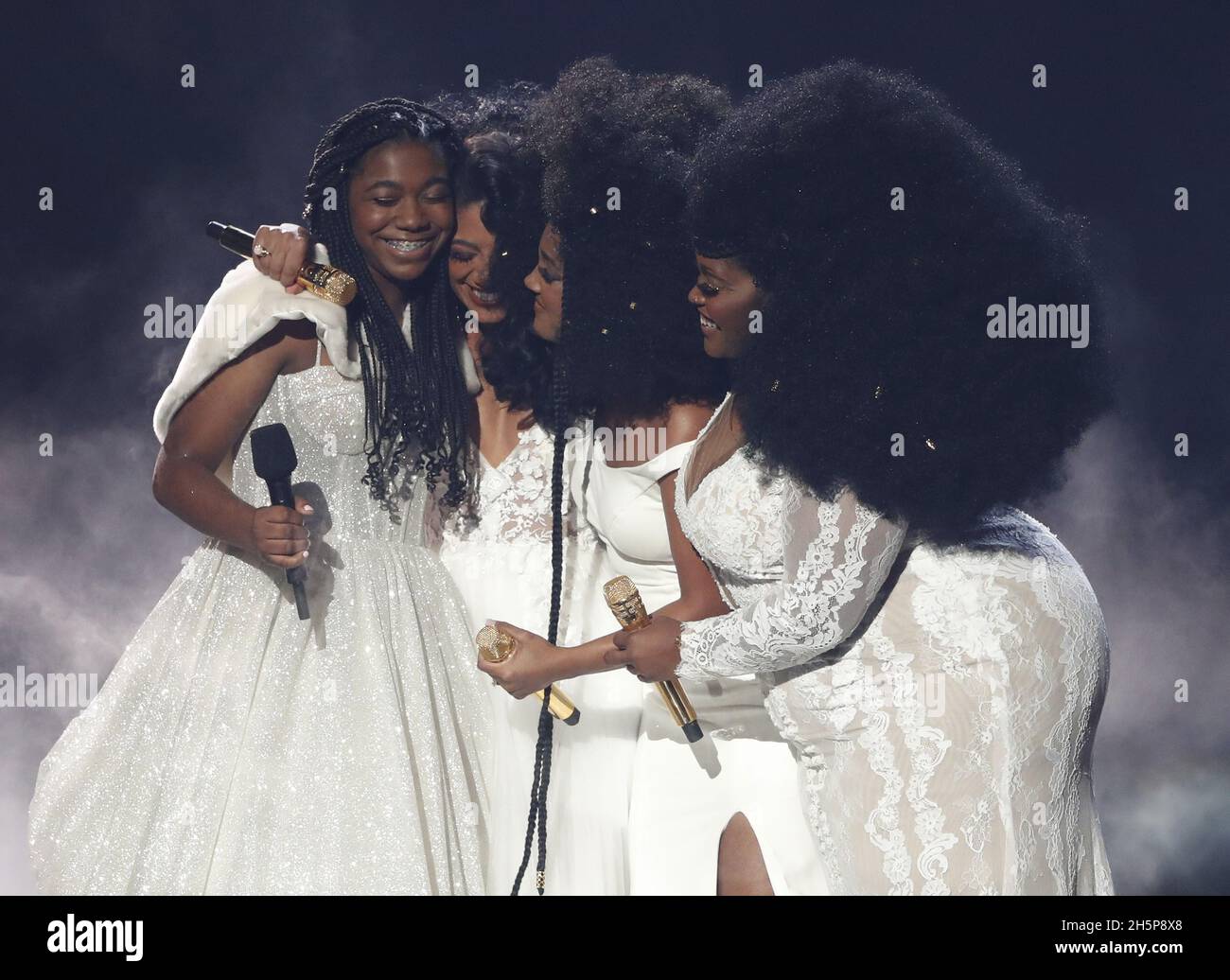 Nashville, États-Unis.11 novembre 2021.Mickey Guyton, Brittney Spencer et Madeline Edwards, se sont produits lors de la 55e cérémonie annuelle des CMA Awards à Bridgestone Arena à Nashville, Tennessee, le mercredi 10 novembre 2021.Photo de John Angelillo/UPI crédit: UPI/Alay Live News Banque D'Images