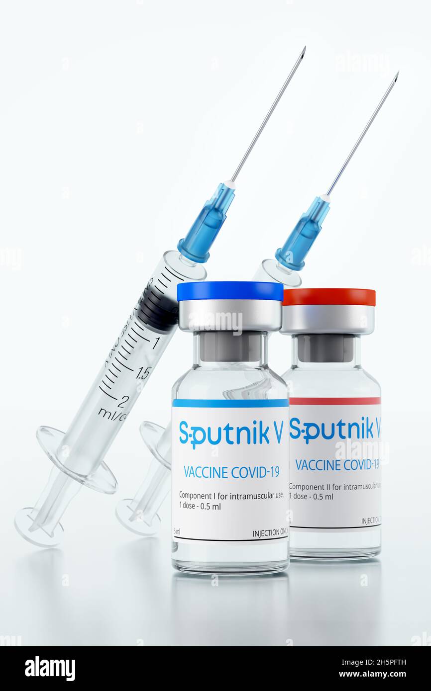 MOSCOU, RUSSIE-JUIN 2021 : vaccin à deux composants Spoutnik V contre le coronavirus COVID-19 (SRAS-COV-2).Deux ampoules avec seringues isolées sur Banque D'Images