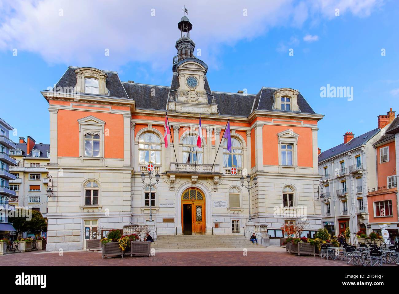 Vue de face de l'Hôtel de ville de Chambéry sur la place du désert.de la ville de Chambéry dans le département de Savoie en Auvergne-Rhône-Alpes en Banque D'Images