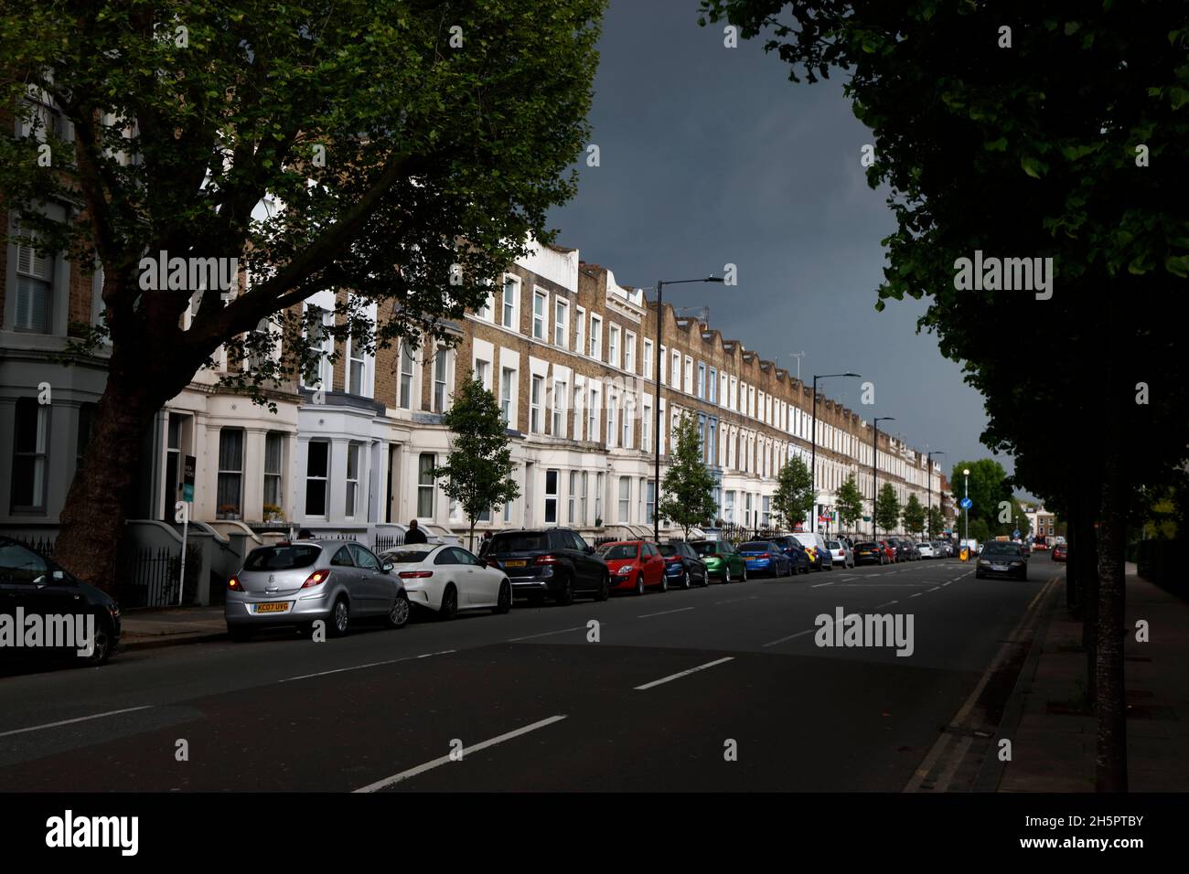 Kilburn Park Road, Kilburn, Londres, Royaume-Uni Banque D'Images