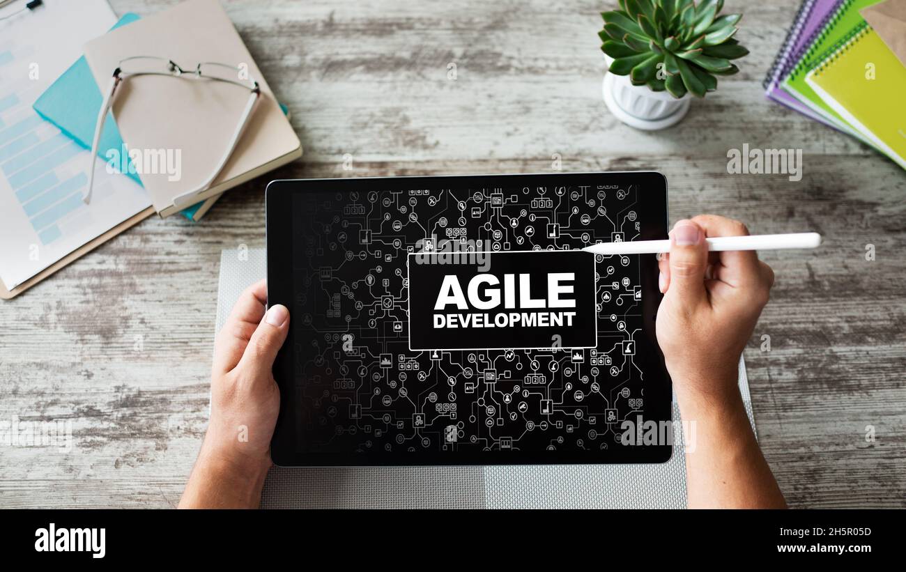 Concept de développement agile sur l'écran de l'appareil. Banque D'Images
