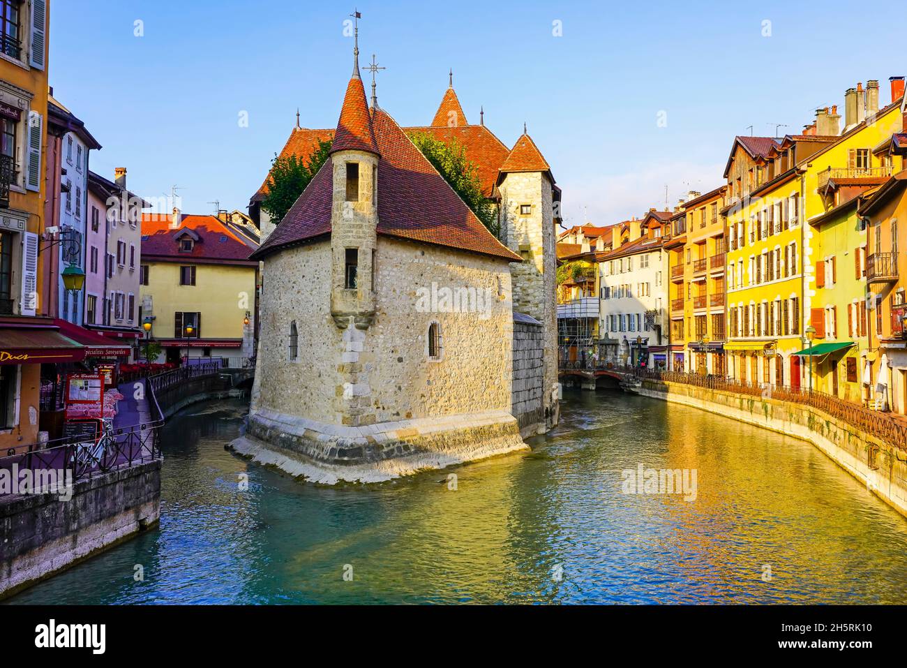 Vue sur le Palais de l'Isle (Palais d'Isle) dans la vieille ville d'Annecy.Le département de la haute-Savoie en Auvergne-Rhône-Alpes.Le Cast Banque D'Images