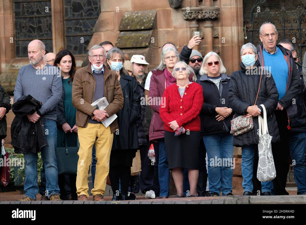 Hereford, Herefordshire, Royaume-Uni - jeudi 11 novembre 2021 - des membres du public et des anciens combattants se réunissent au service du jour du souvenir à Hereford - photo Steven May / Alamy Live News Banque D'Images