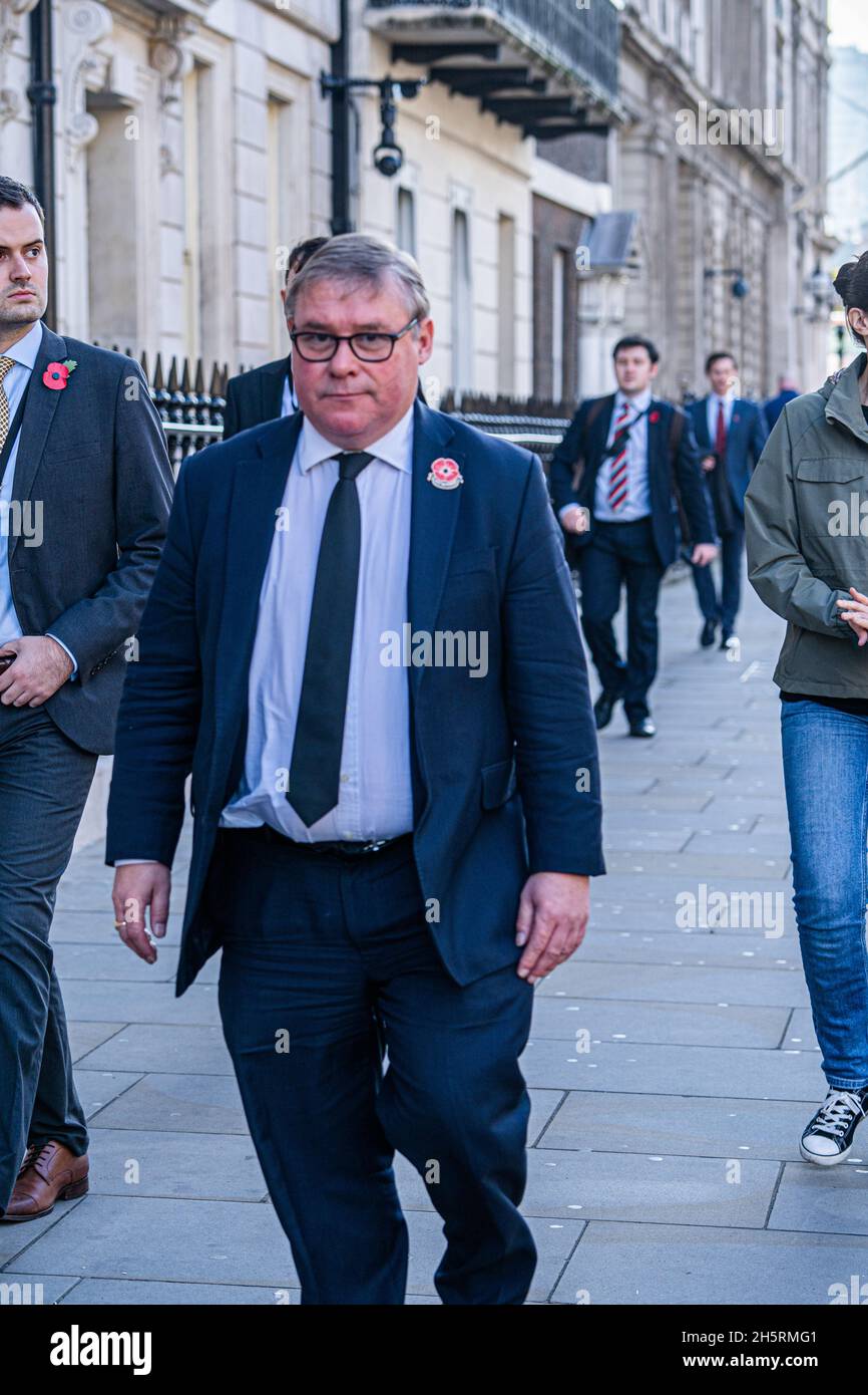 WHITEHALL LONDON, ROYAUME-UNI.11 nov, 2021.Mark Francois, député conservateur de Rayleigh et Wickford arrive au Cenotaph à Whitehall pour le service annuel de commémoration le jour de l'armistice .Credit: amer ghazzal / Alamy Live News Banque D'Images
