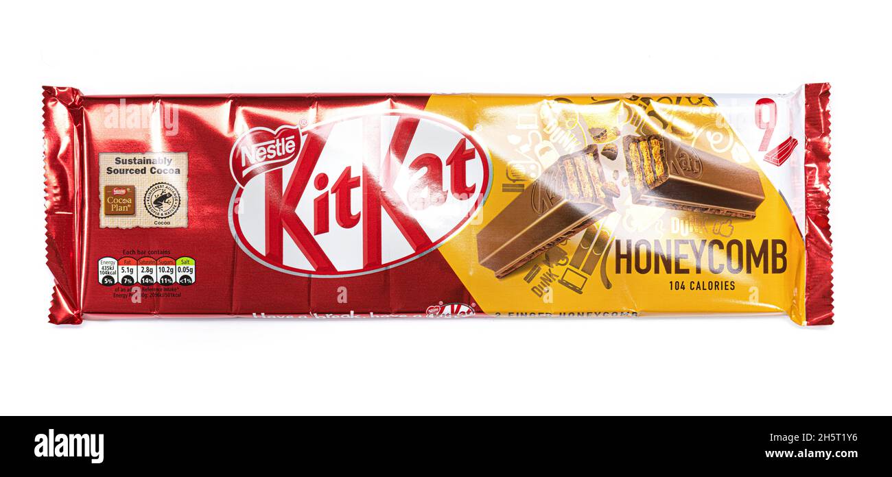 SWINDON, Royaume-Uni - 11 NOVEMBRE 2021 : Pack de Kat Kit Honeycomb - Kit Kat fabriqué par Nestlé Banque D'Images