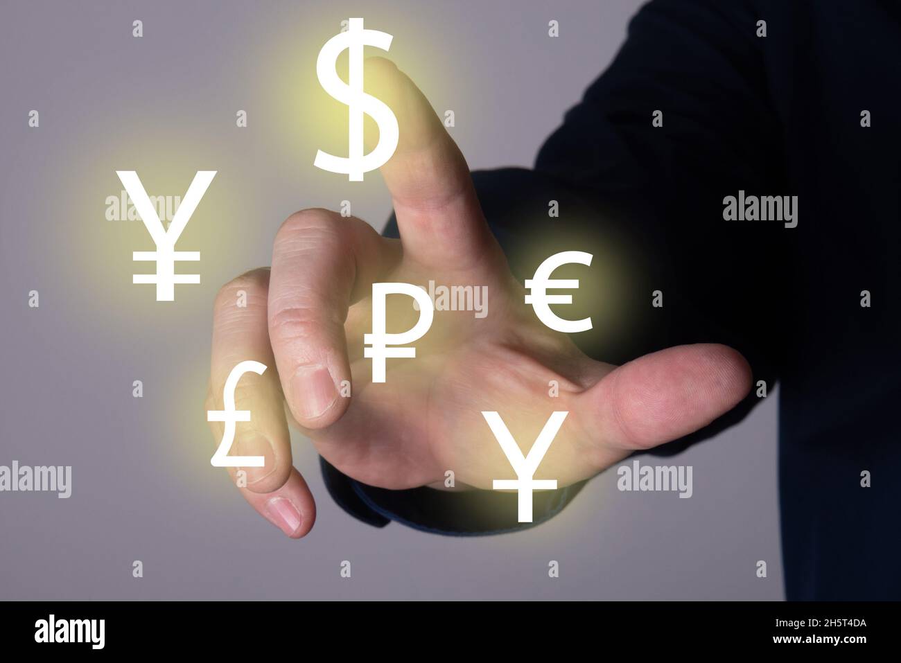 Le doigt touche l'icône dollar.Le concept des affaires et de la finance. Banque D'Images